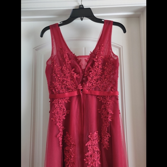 Double V- Neck Tulle Long Evening Cocktail Gown - Picture 6 of 11